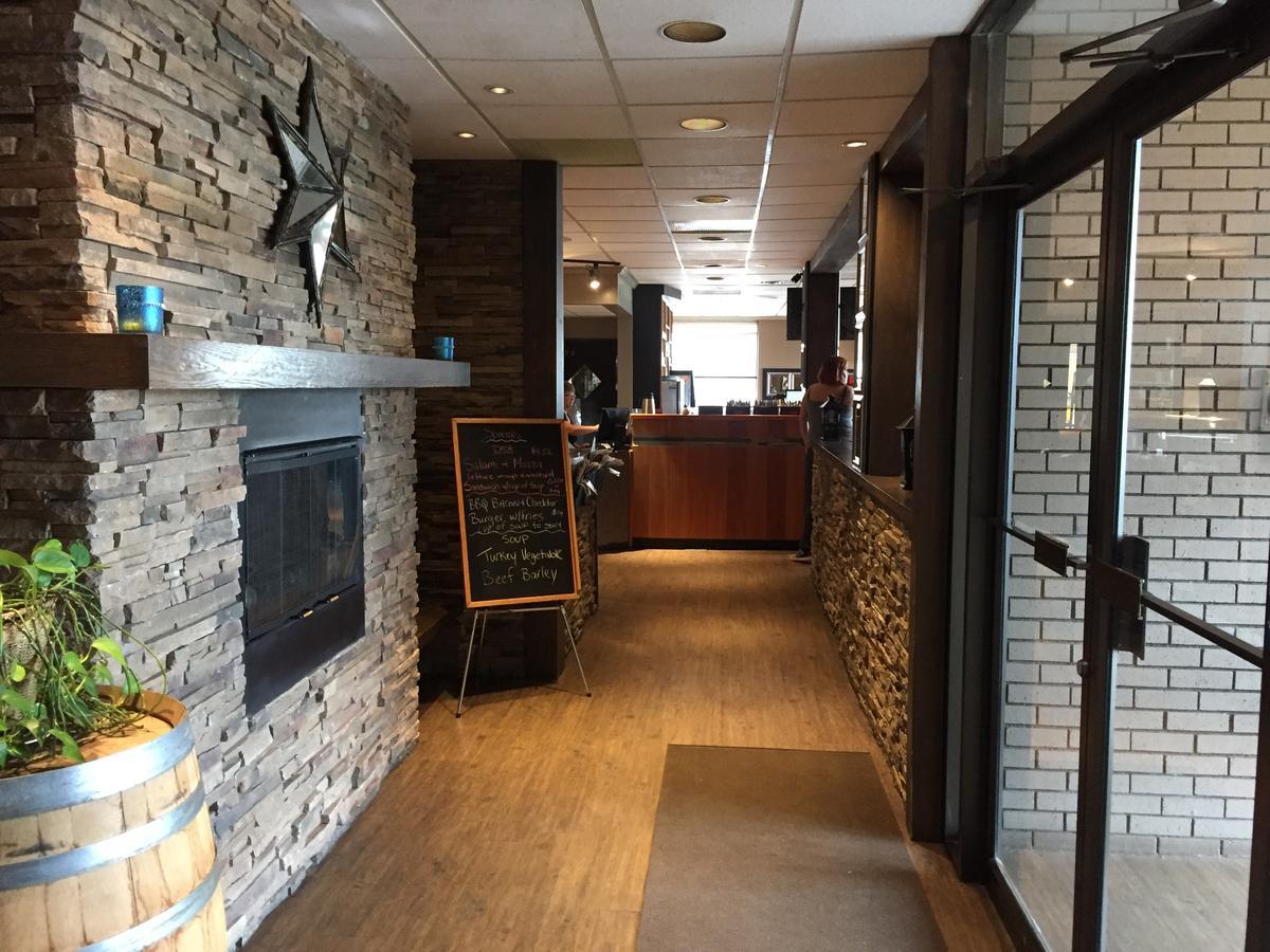 Bear Country Inn テラス エクステリア 写真